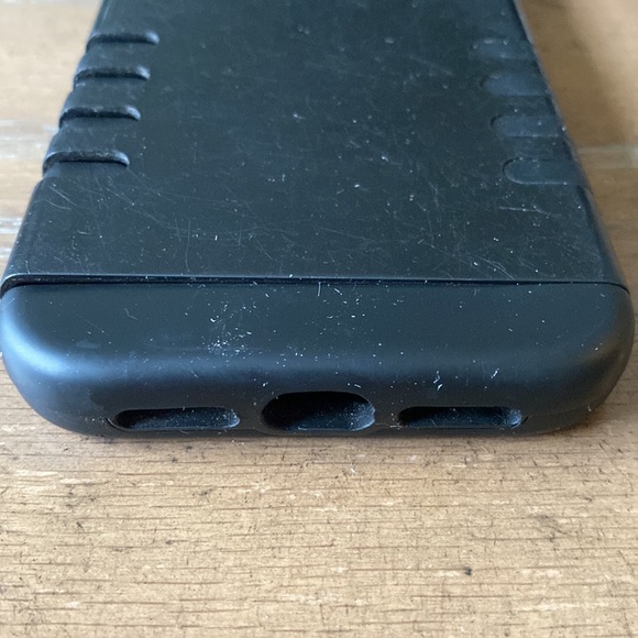 Black XR iPhone case - Picture 9 of 10